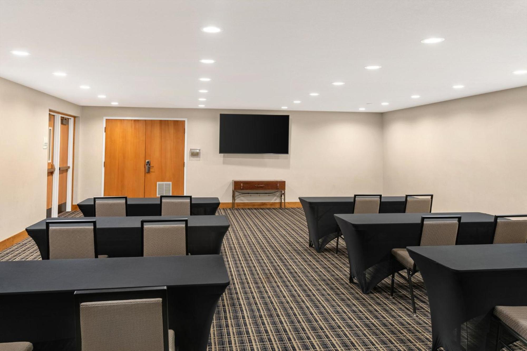 Holiday Inn Express & Suites Hayward By Ihg Esterno foto