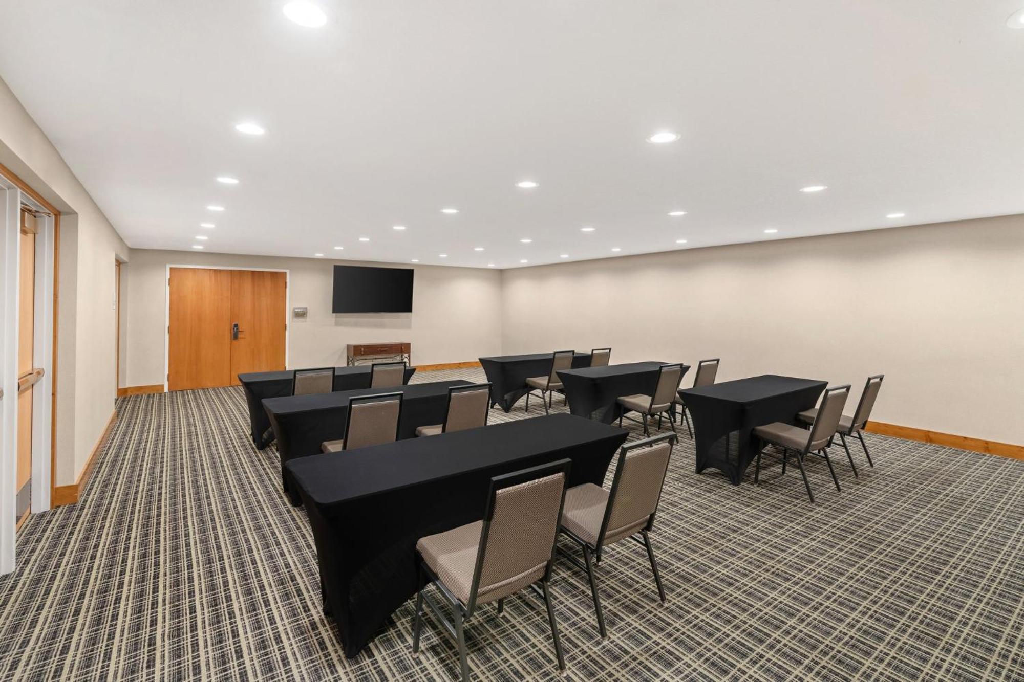 Holiday Inn Express & Suites Hayward By Ihg Esterno foto