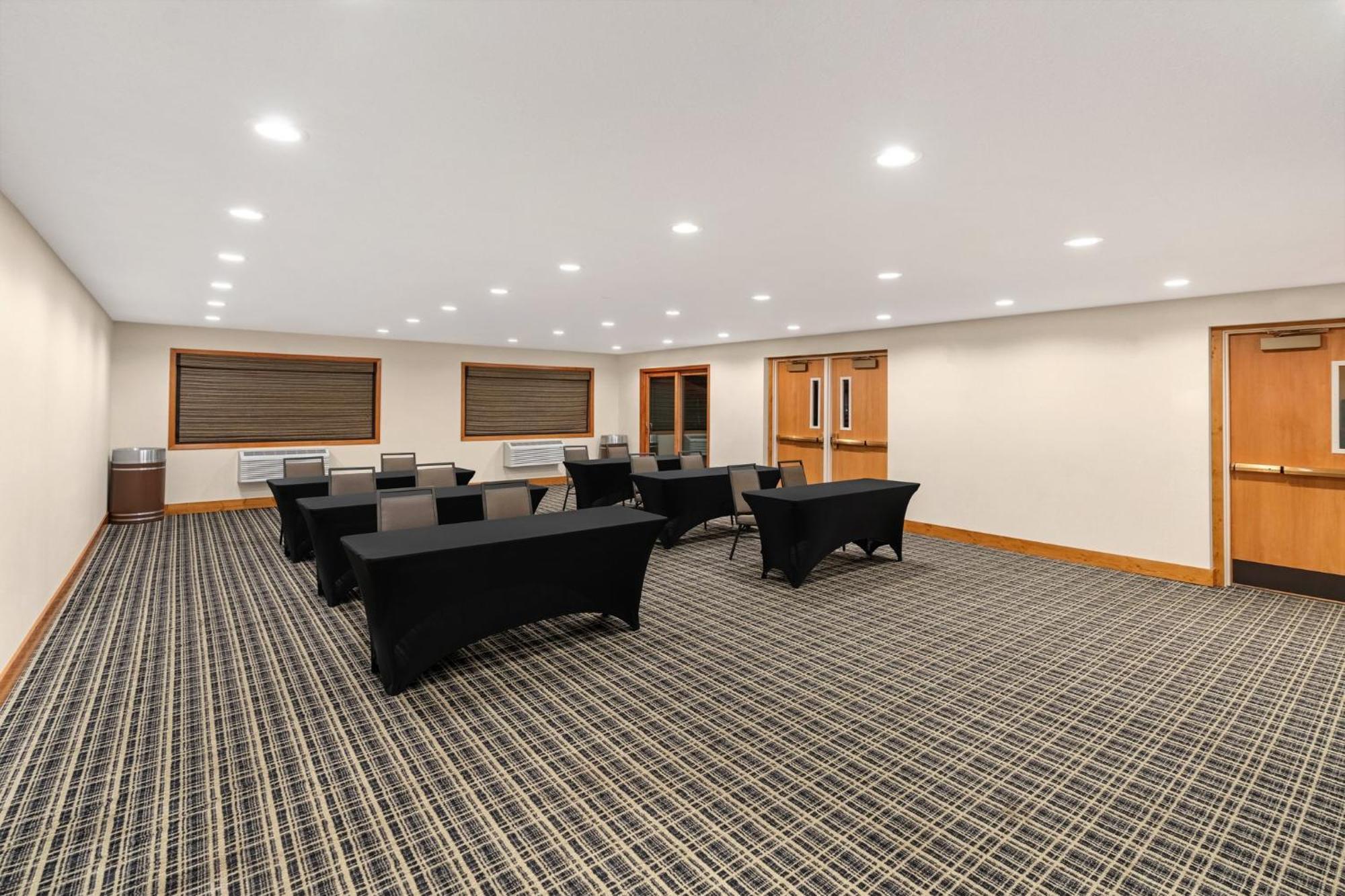 Holiday Inn Express & Suites Hayward By Ihg Esterno foto
