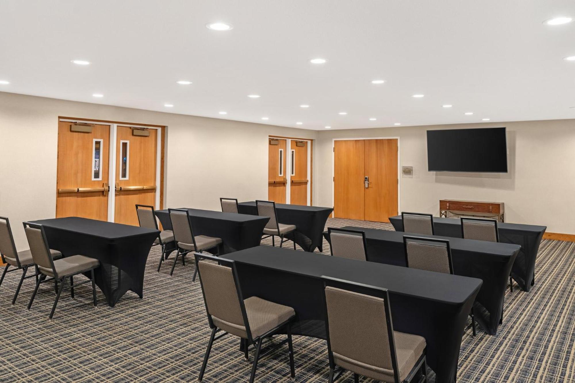 Holiday Inn Express & Suites Hayward By Ihg Esterno foto